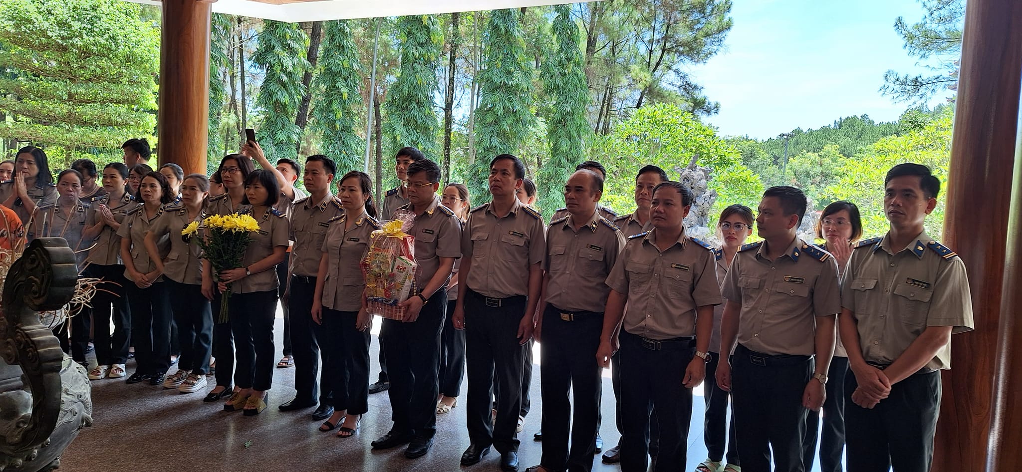 Lãnh đạo, công chức, người lao động các cơ quan Thi hành án dân sự tỉnh Tuyên Quang tổ chức hoạt động về nguồn