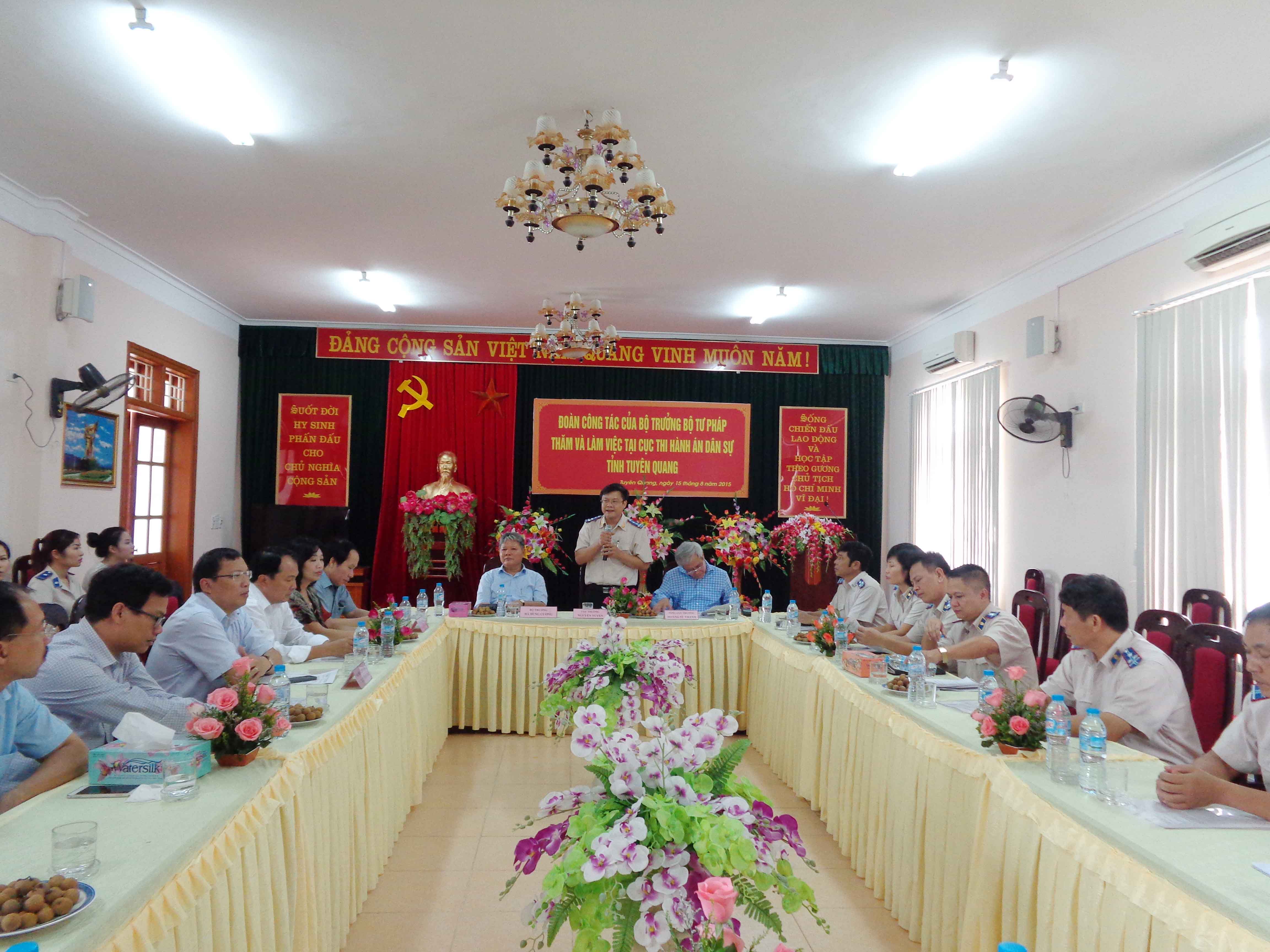 Đoàn công tác của Bộ trưởng Bộ Tư pháp thăm và làm việc tại Cục Thi hành án dân sự tỉnh Tuyên Quang.