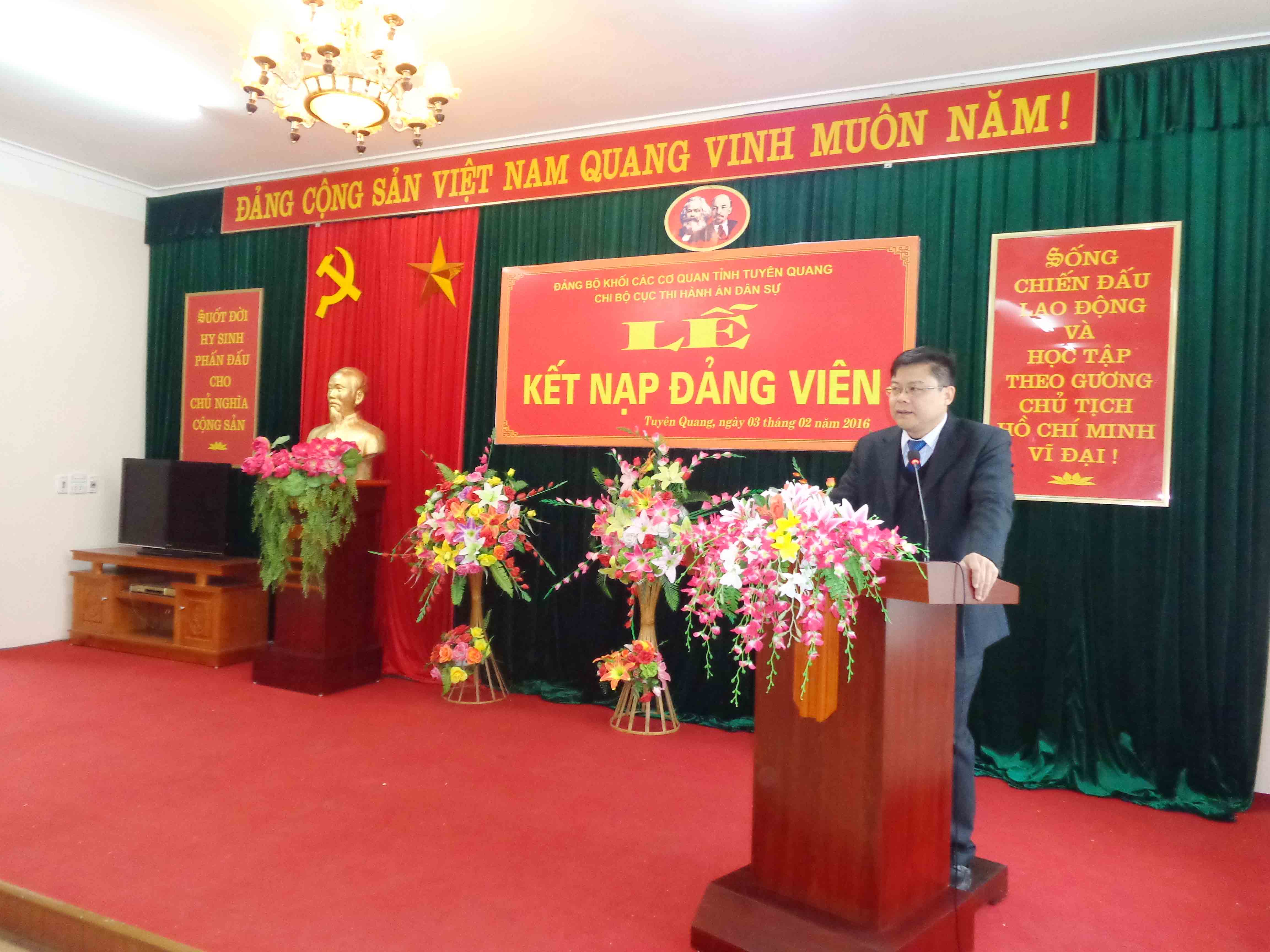 Chi bộ Cục thi hành án dân sự tỉnh Tuyên Quang tổ chức Lễ kết nạp đảng viên