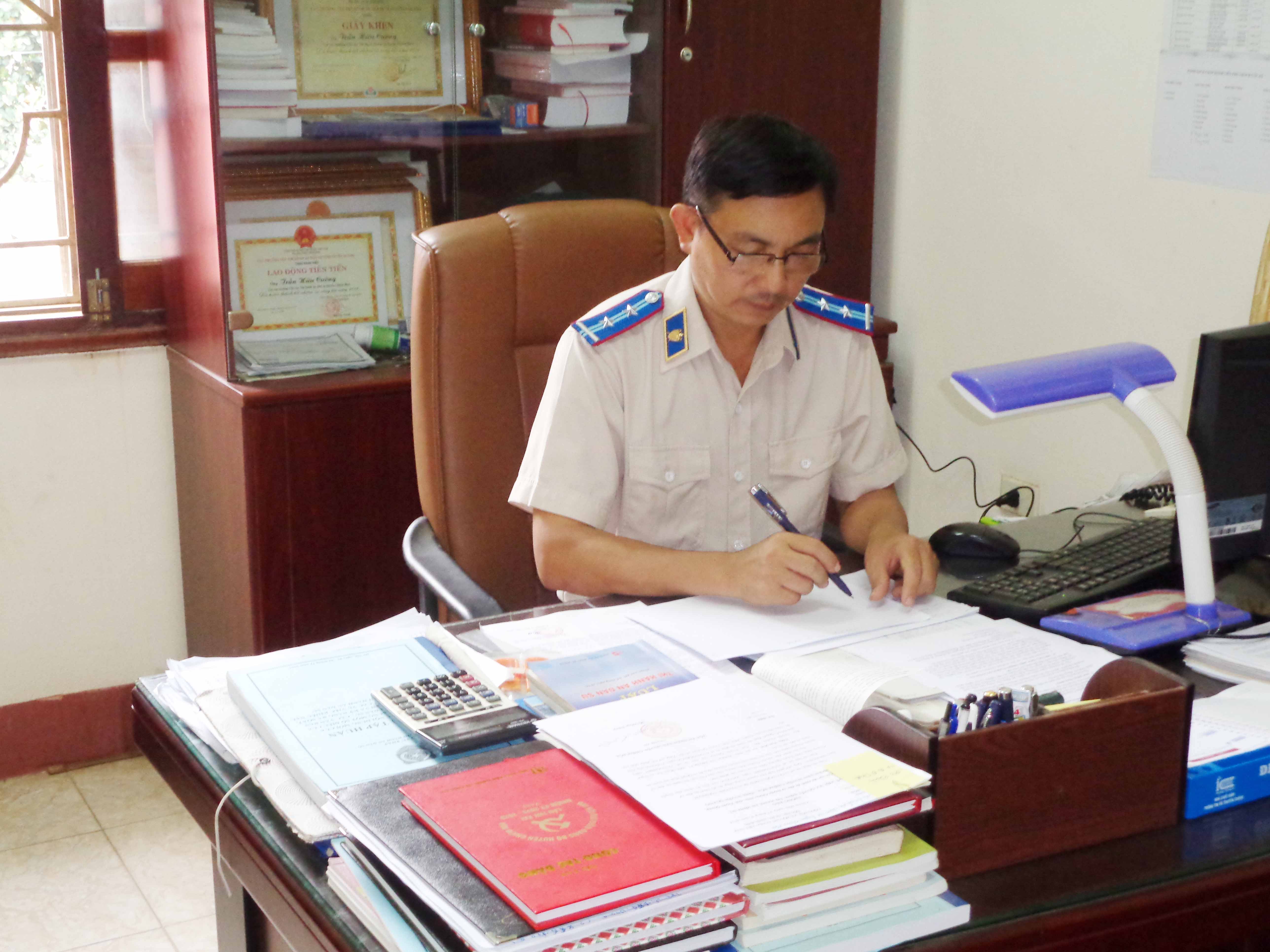 Cục Thi hành án dân sự tỉnh Tuyên Quang: 01 cán bộ được tặng Giấy khen có thành tích xuất sắc trong phong trào Toàn dân bảo vệ An ninh Tổ quốc năm 2015