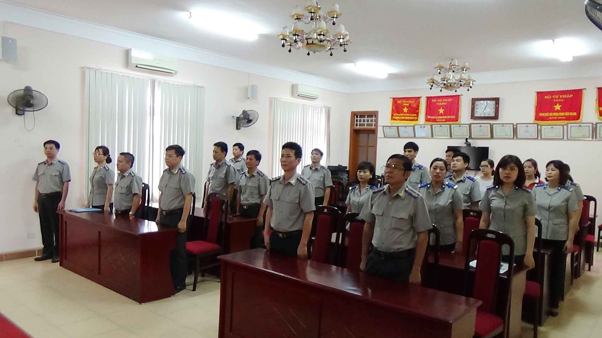 Chào cờ sáng thứ hai đầu tuần, nét đẹp văn hóa của Cục Thi hành án dân sự tỉnh Tuyên Quang