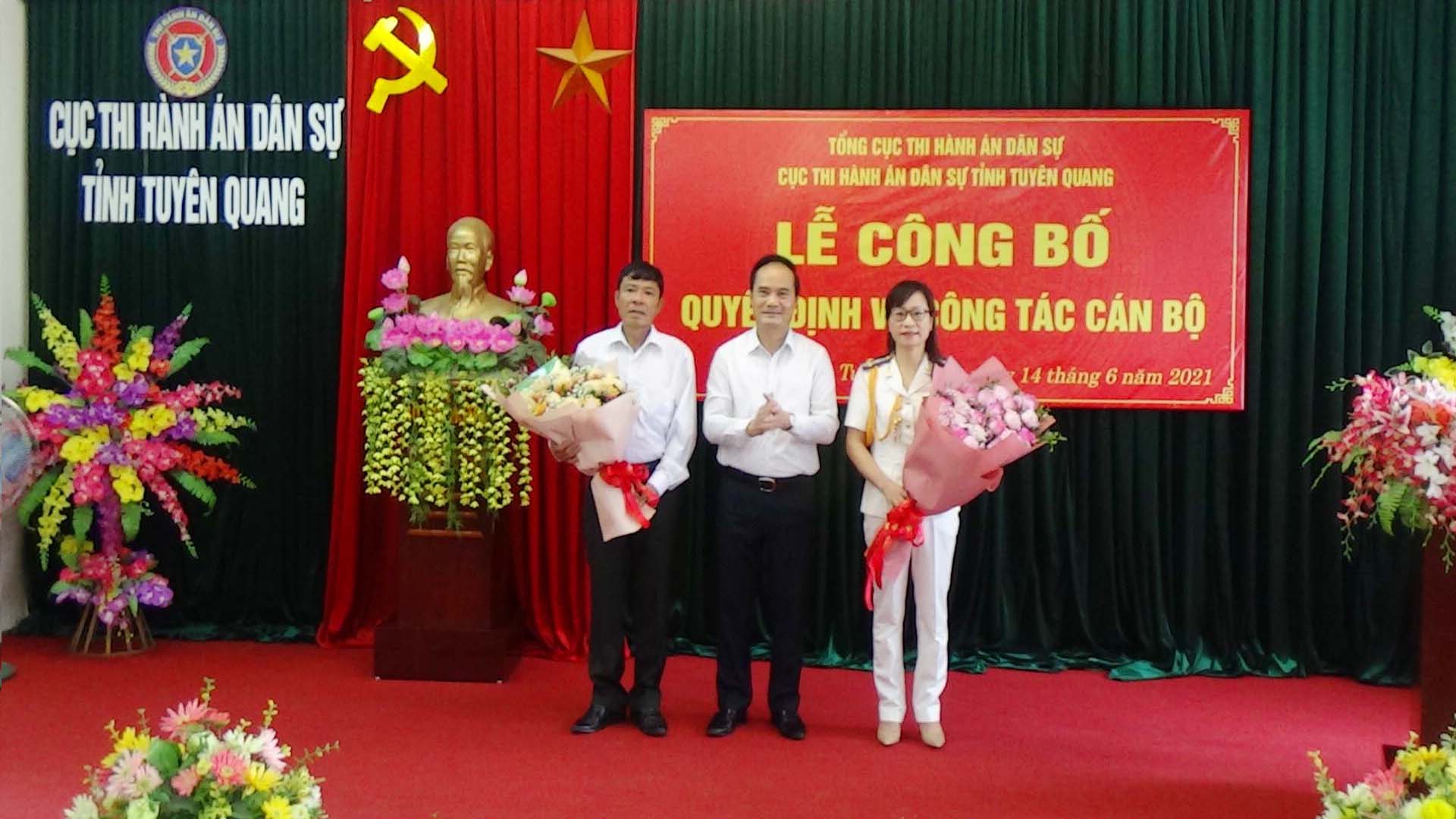 Lễ trao quyết định nghỉ hưu và công bố quyết định bổ nhiệm Phó Cục trưởng Cục Thi hành án dân sự tỉnh Tuyên Quang.