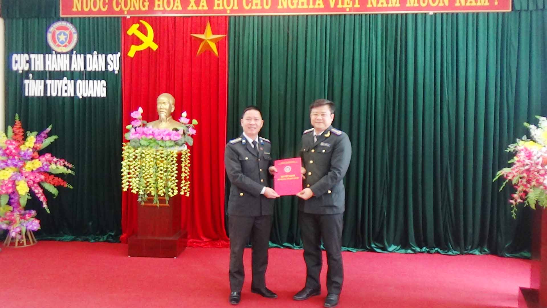 Công bố và trao quyết định bổ nhiệm công chức giữ chức vụ lãnh đạo Chi cục Thi hành án dân sự huyện Chiêm Hóa