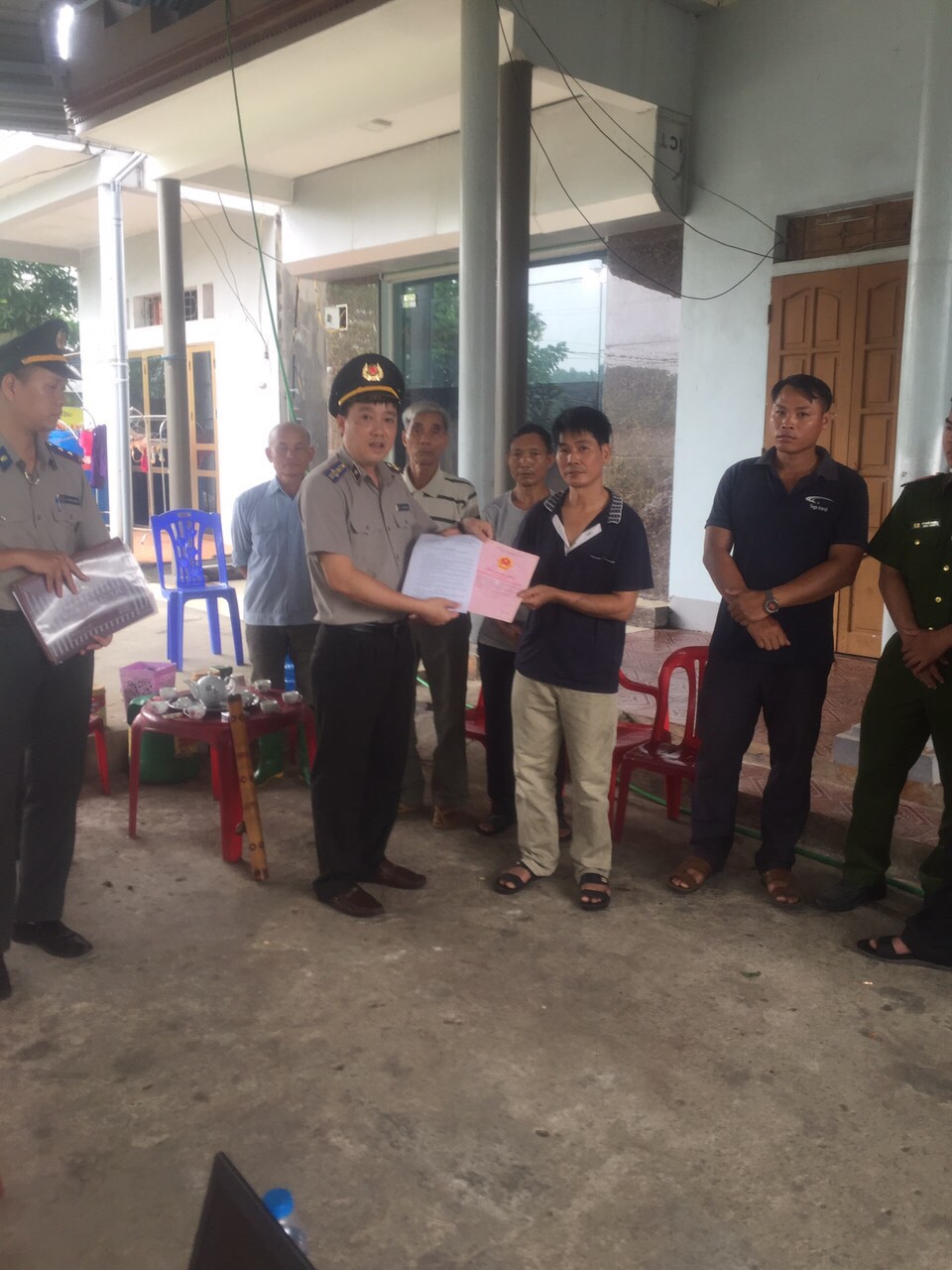Chi cục Thi hành án dân sự huyện Sơn Dương thăm hỏi và tặng quà các gia đình thương binh, liệt sĩ nhân dịp kỷ niệm 72 năm Ngày thương binh, liệt sĩ năm 2019.