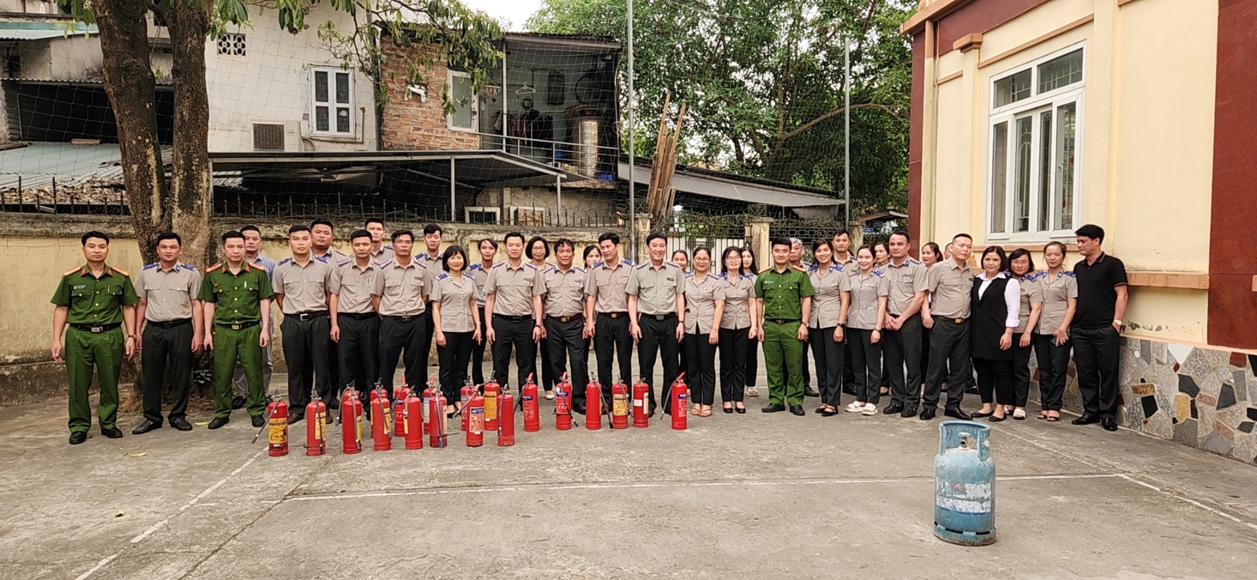 Tập huấn, huấn luyện công tác phòng cháy, chữa cháy; sử dụng và quản lý công cụ hỗ trợ tại các cơ quan Thi hành án dân sự tỉnh Tuyên Quang