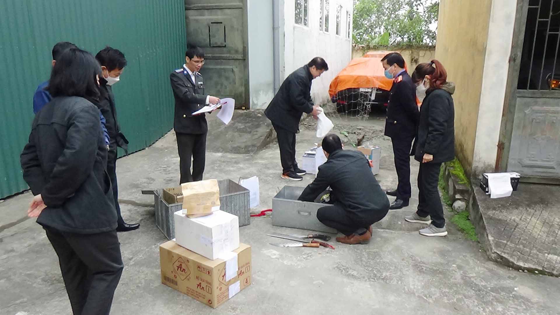 Cục Thi hành án dân sự tỉnh Tuyên Quang tiêu hủy vật chứng