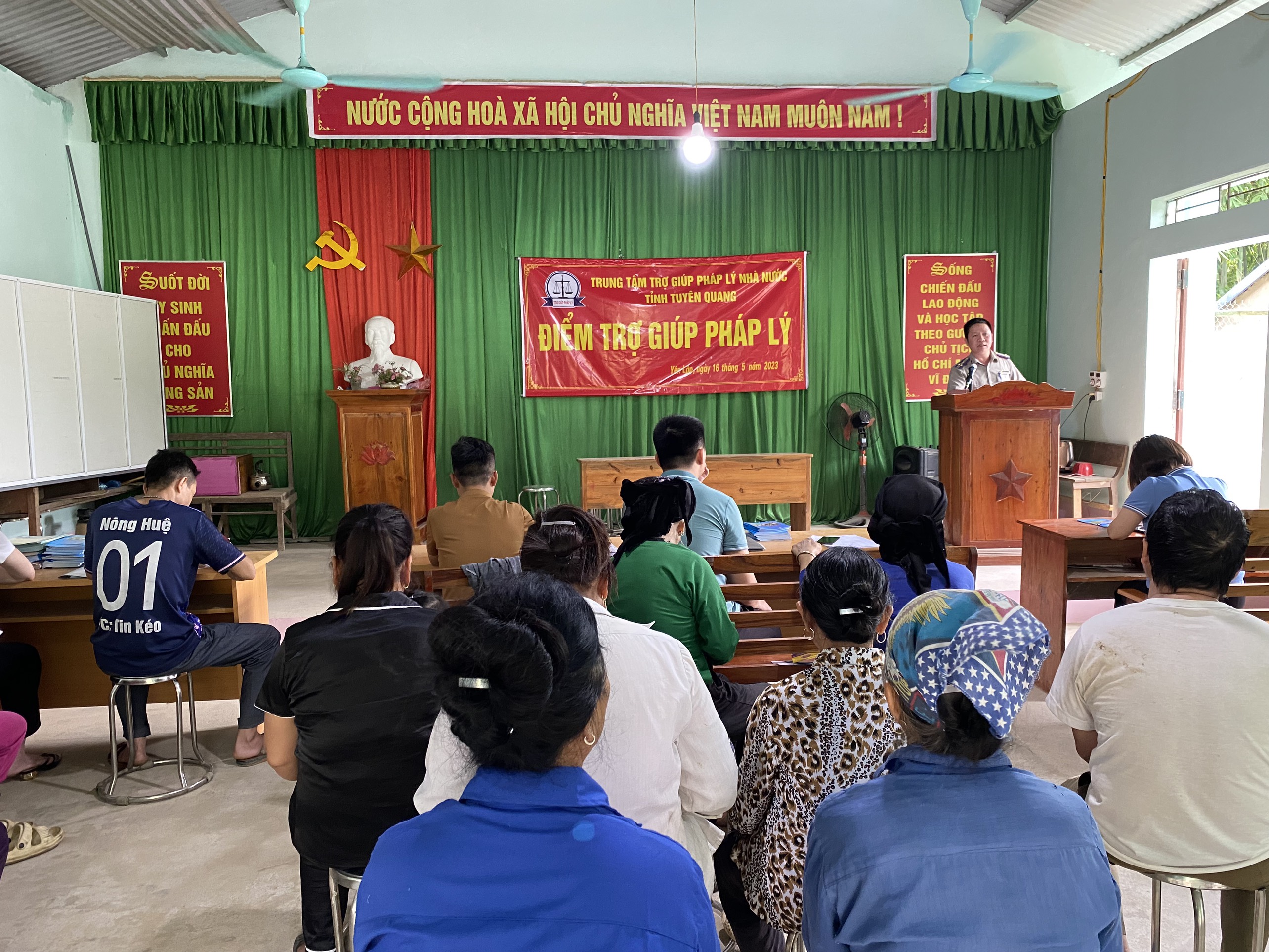 Chi cục THADS huyện Chiêm Hoá tuyên truyền Luật Thi hành án dân sự và các quy định pháp luật có liên quan tại xã Yên Lập