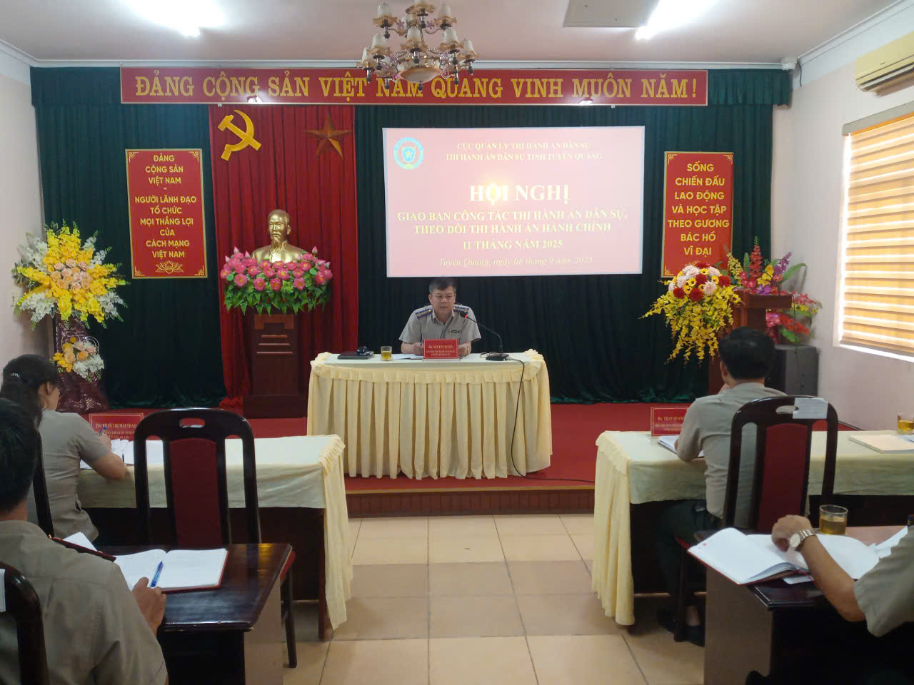 Thi hành án dân sự tỉnh Tuyên Quang tổ chức hội nghị giao ban công tác 11 tháng năm 2025.