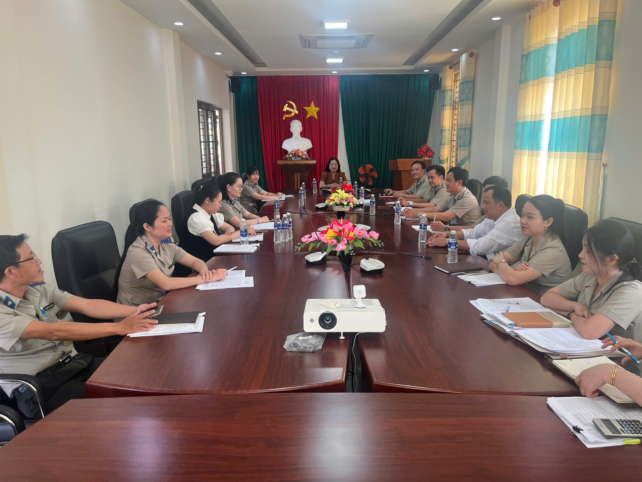 Lãnh đạo THADS tỉnh làm việc với các Phòng THADS khu vực về đôn đốc chỉ tiêu, nhiệm vụ và triển khai thực hiện Phần mềm tổ chức thi hành án dân sự