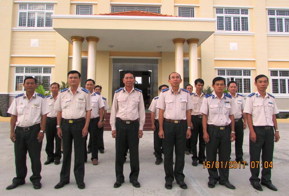 Cục Thi hành án dân sự tỉnh Vĩnh Long tổ chức chào cờ vào đầu tuần