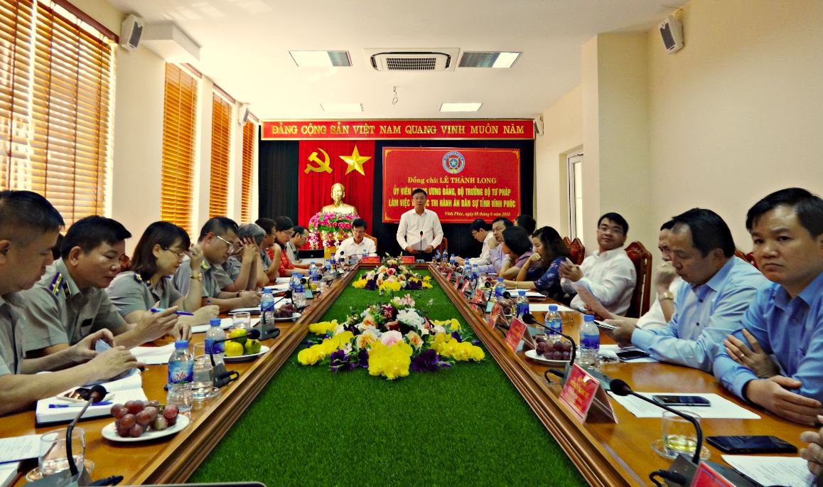 Bộ trưởng Bộ Tư pháp Lê Thành Long thăm và làm việc tại Cục Thi hành án dân sự tỉnh Vĩnh Phúc