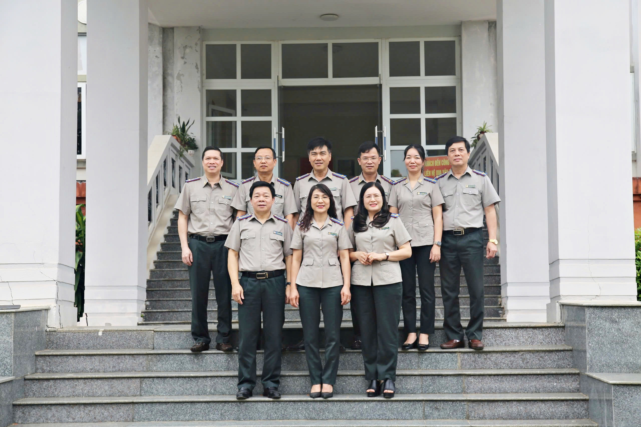 A group of people standing on stairsAI-generated content may be incorrect.