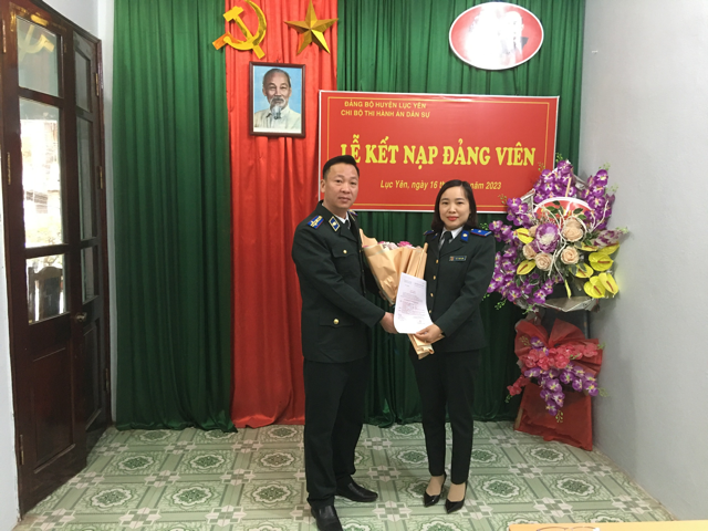 Chi bộ Chi cục THADS huyện Lục Yên tổ chức Lễ kết nạp Đảng viên mới