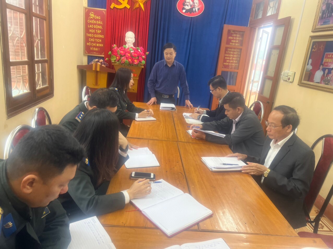 Ban Pháp chế HĐND tỉnh Yên Bái giám sát việc chấp hành pháp luật về THADS tại Chi cục THADS huyện Văn Yên