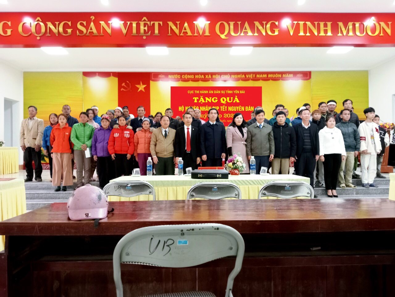 Cục THADS tỉnh Yên Bái trao tặng quà tới các gia đình có hoàn cảnh khó khăn trên địa bàn xã Minh Chuẩn, huyện Lục Yên