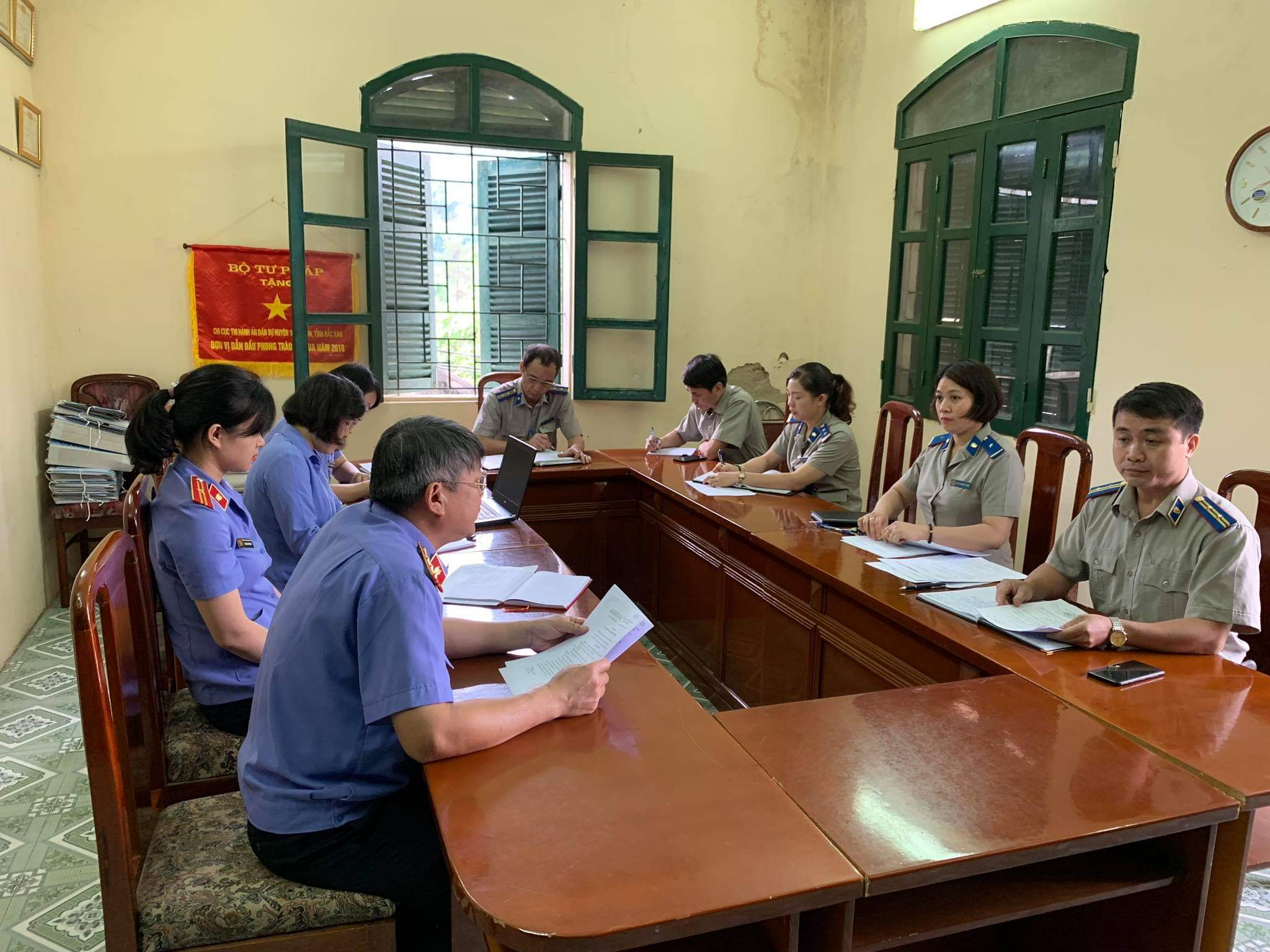 Viện kiểm sát nhân dân huyện Ngân Sơn trực tiếp kiểm sát việc tuân theo pháp luật trong Thi hành án dân sự tại Chi cục Thi hành án dân sự huyện Ngân Sơn.