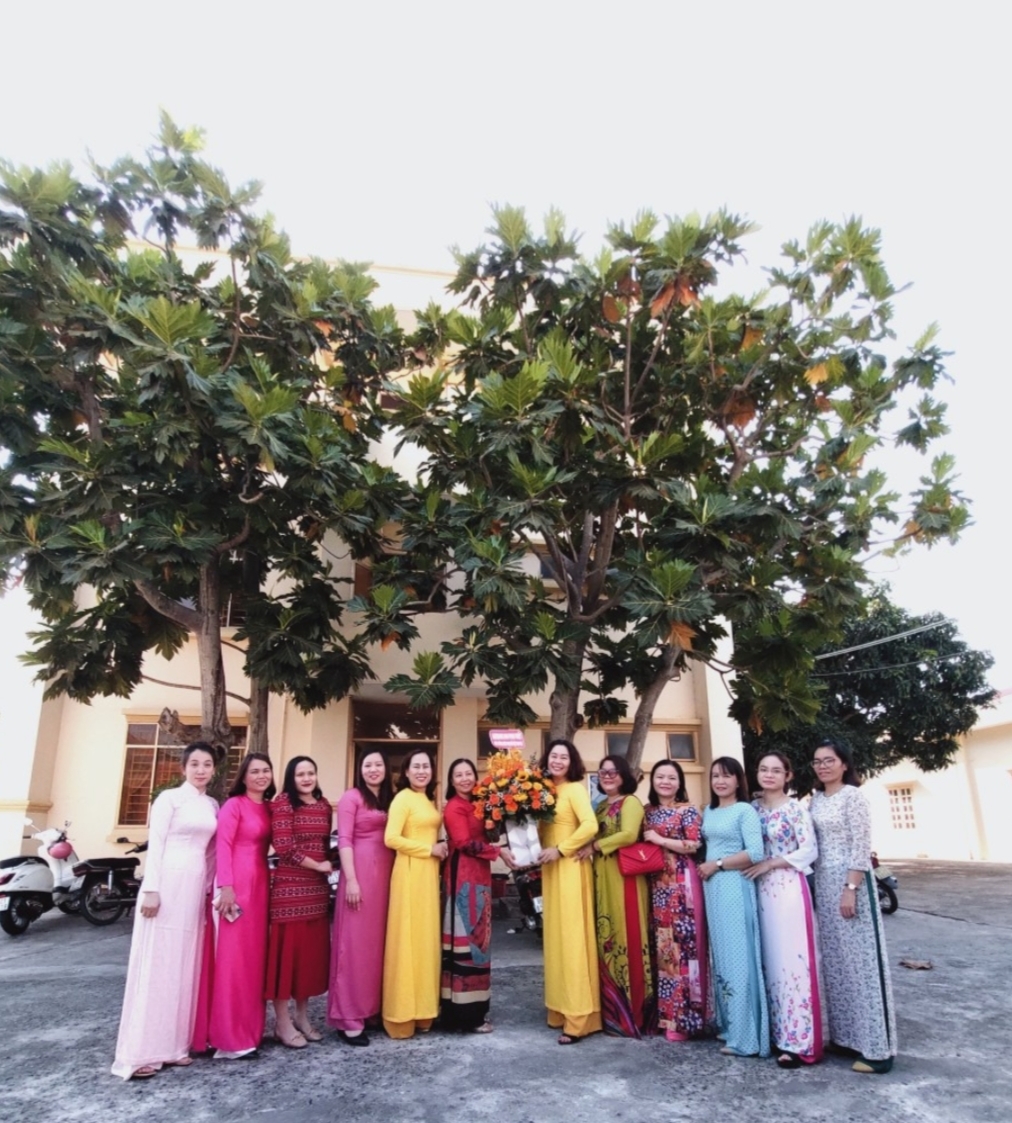 Thiết thực chào mừng ngày lễ hội áo dài Việt Nam và ngày Quốc tế phụ nữ 08/03/2023.