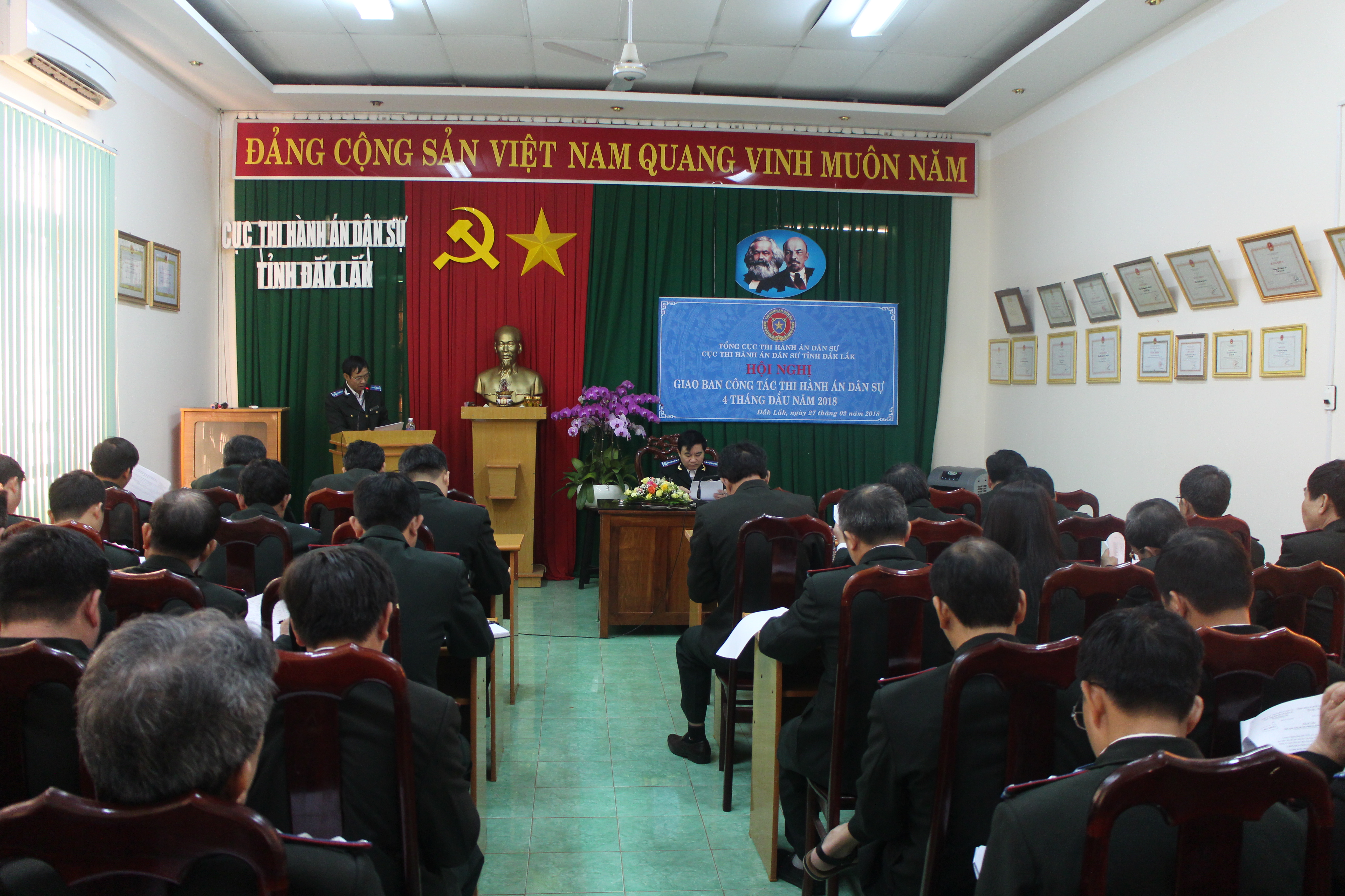 Cục Thi hành án dân sự tỉnh Đắk Lắk tổ chức Hội nghị giao ban công tác Thi hành án dân sự và theo dõi thi hành án hành chính 04 tháng đầu năm 2018