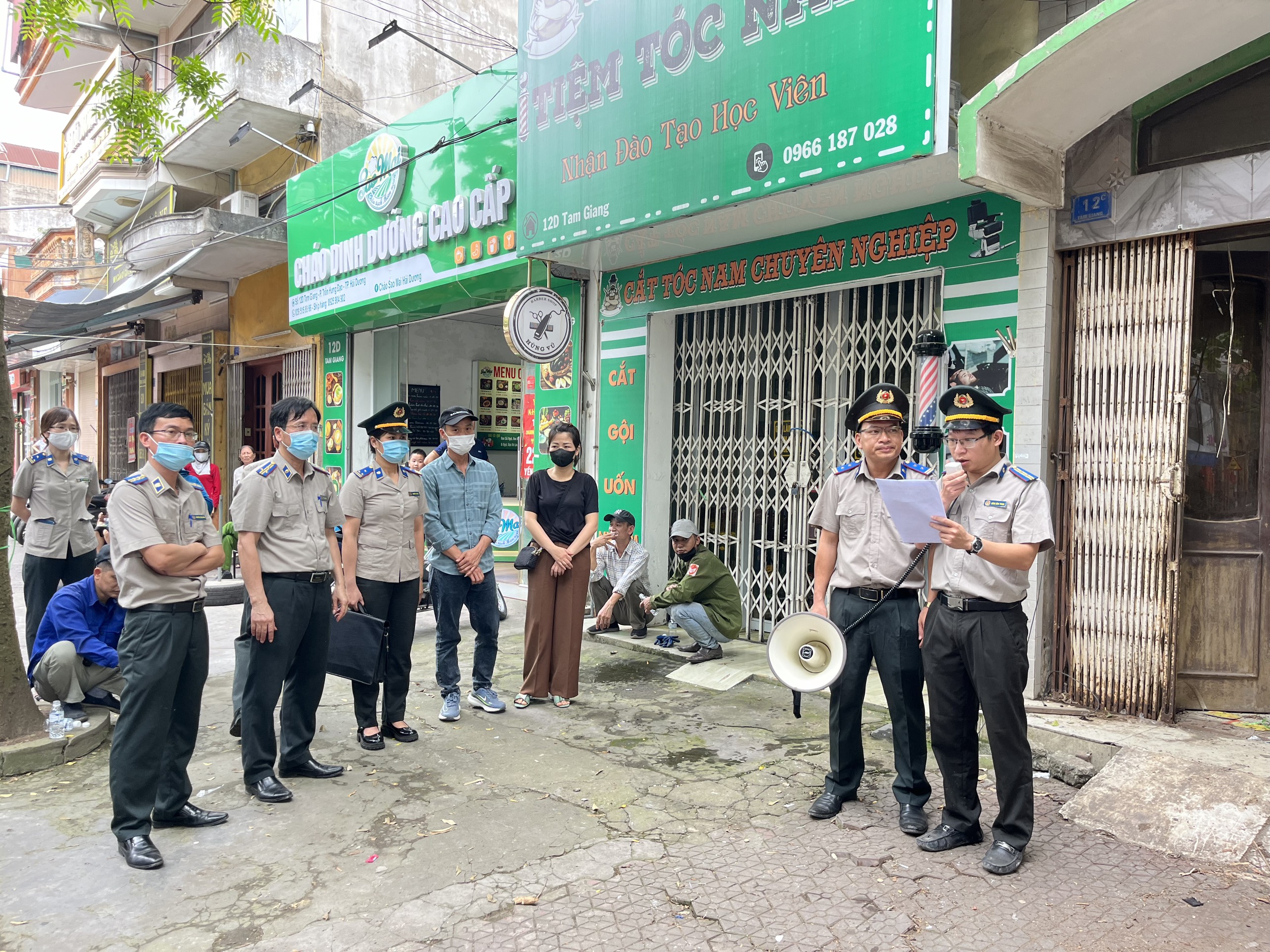 Cục Thi hành án dân sự tỉnh Hải Dương tổ chức cưỡng chế thi hành án tại nhà số 12B nay là 12C Tam Giang, phường Trần Hưng Đạo, thành phố Hải Dương, tỉnh Hải Dương.