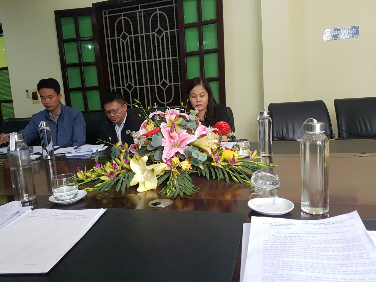 Đồng chí Cục trưởng Cục THADS tỉnh Hải Dương làm việc với tập thể lãnh đạo Chi cục THADS thị xã Kinh Môn