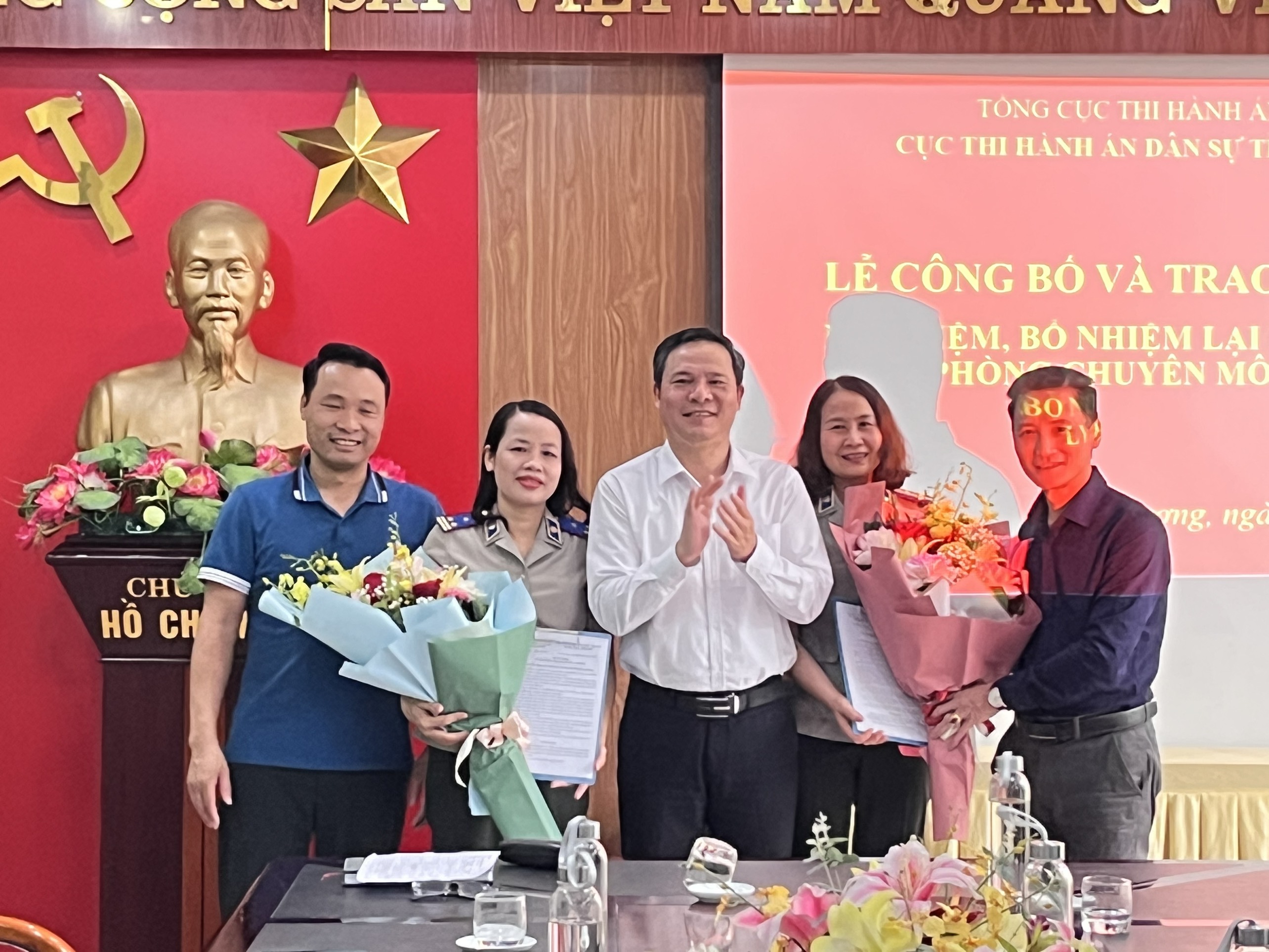 Cục THADS tỉnh Hải Dương công bố quyết định bổ nhiệm Trưởng phòng Tổ chức cán bộ và bổ nhiệm lại Phó trưởng phòng Nghiệp vụ và tổ chức thi hành án.
