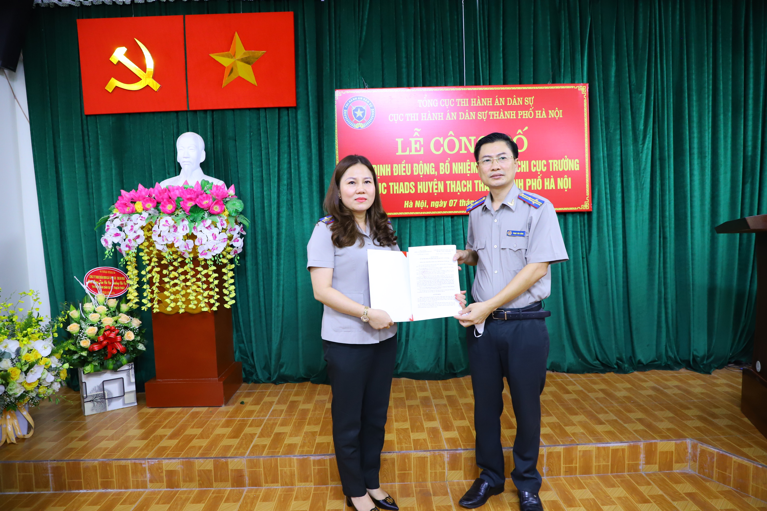 Lễ công bố Quyết định điều động, bổ nhiệm chức vụ Chi cục trưởng Chi cục Thi hành án dân sự huyện Thạch Thất, thành phố Hà Nội