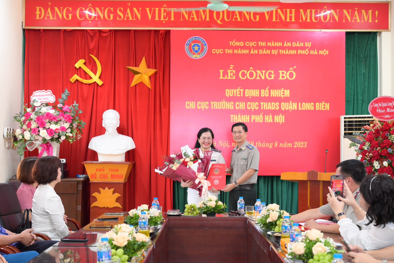 Lễ công bố Quyết định bổ nhiệm Chi cục trưởng Chi cục Thi hành án dân sự quận Long Biên, thành phố Hà Nội.