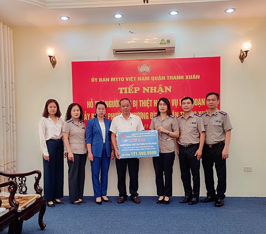 Cán bộ, công chức, người lao động các cơ quan THADS thành phố Hà Nội hỗ trợ các nạn nhân vụ cháy chung cư mini tại Thanh Xuân,  thành phố Hà Nội một ngày lương