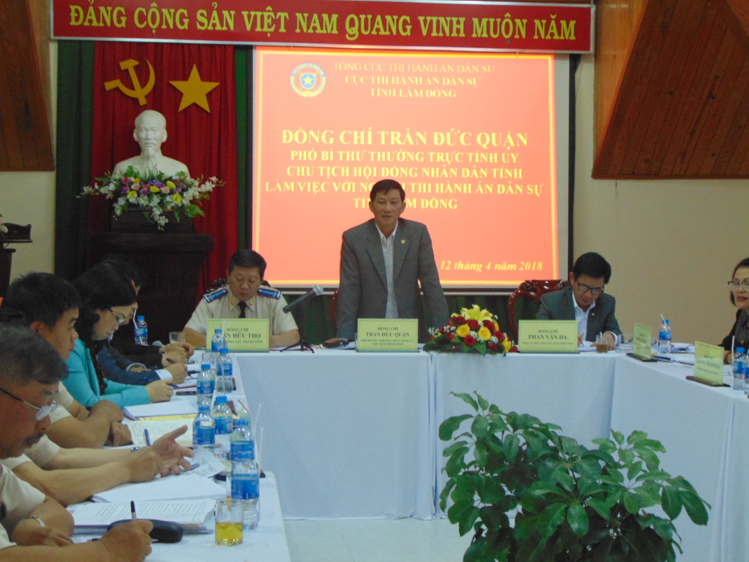 Đồng chí  Trần Đức Quận - Phó Bí thư Thường trực Tỉnh ủy, Chủ tịch HĐND tỉnh  làm việc với Cục THADS tỉnh Lâm Đồng