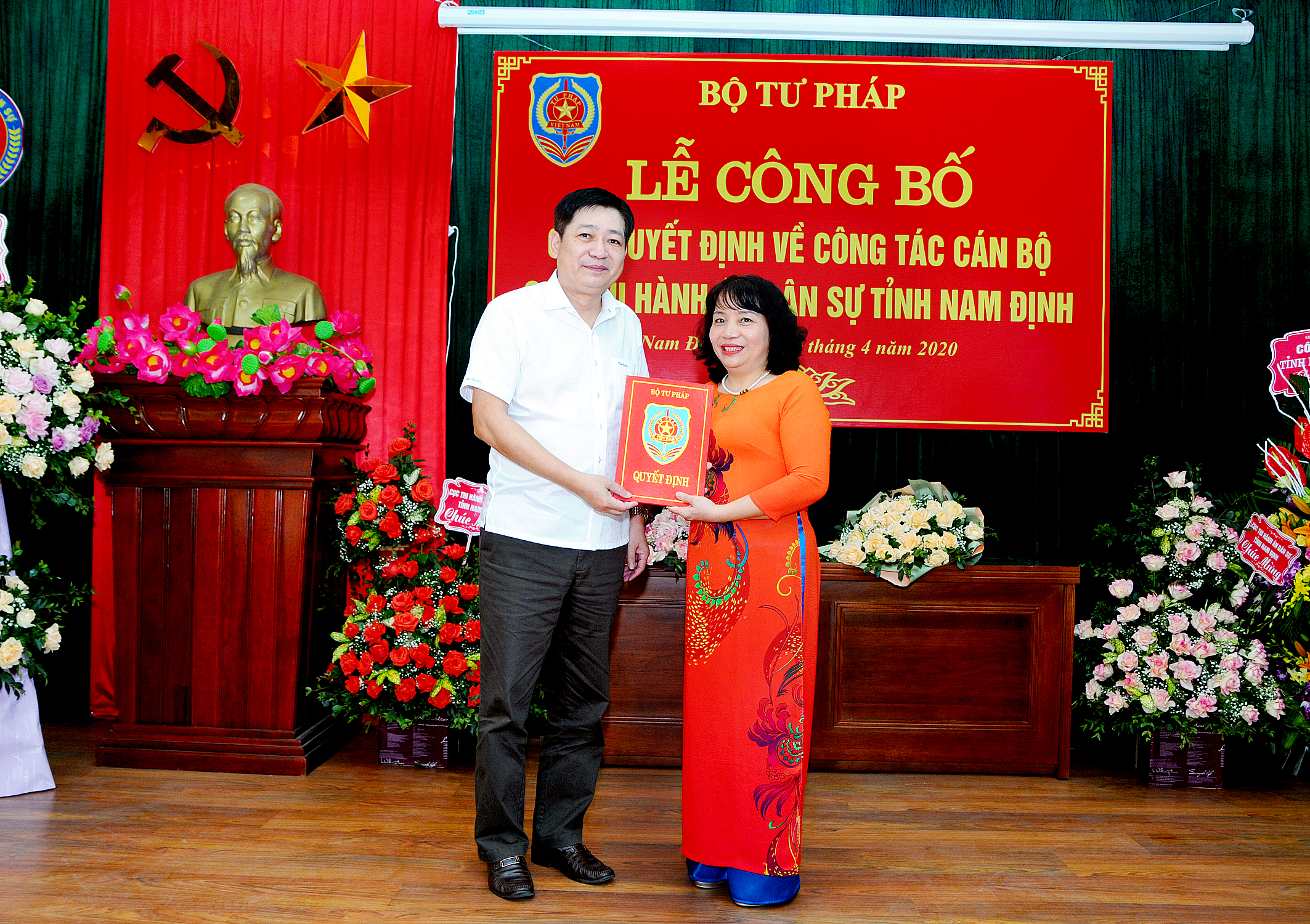 Lễ công bố các quyết định về công tác cán bộ Cục Thi hành án dân sự tỉnh Nam Định