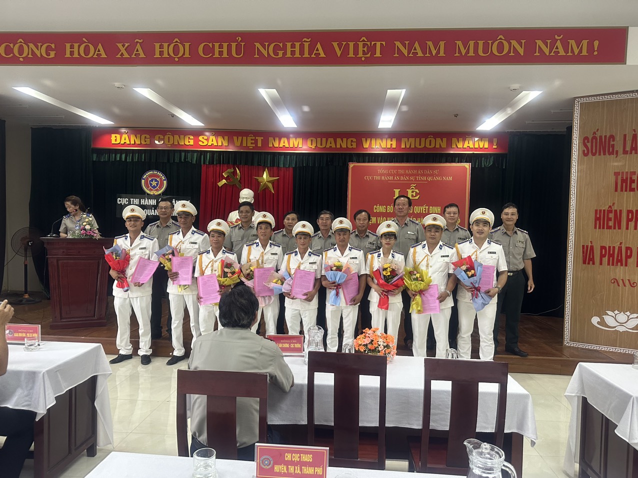 Công bố và trao quyết định bổ nhiệm vào ngạch Chấp hành viên sơ cấp đối với công chức các cơ quan Thi hành án dân sự tỉnh Quảng Nam