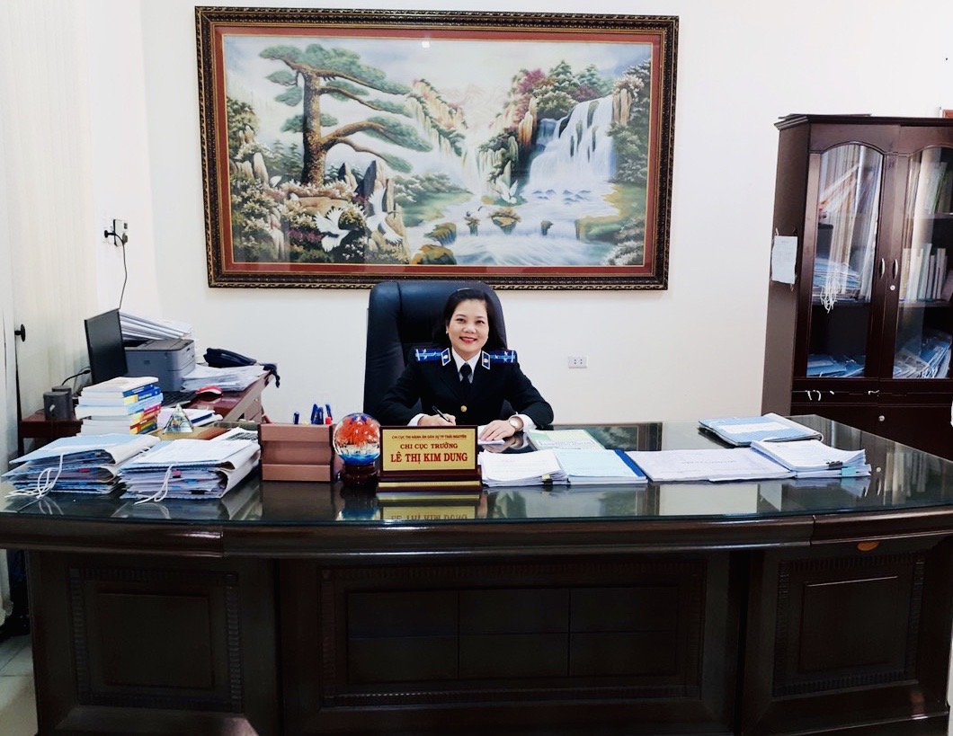 Chi cục trưởng Chi cục Thi hành án dân sự thành phố Thái Nguyên được tặng thưởng Huân chương Lao động hạng Nhì
