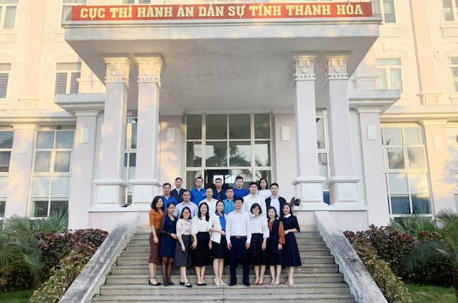 Chi bộ Chi cục THADS thành phố Thanh Hóa kết nạp đảng viên mới