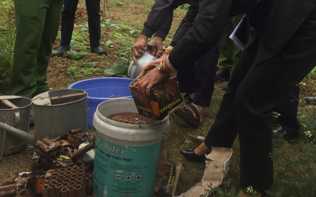 Chi cục THADS huyện Hà Trung tiêu hủy tang vật là 10,3kg pháo nổ