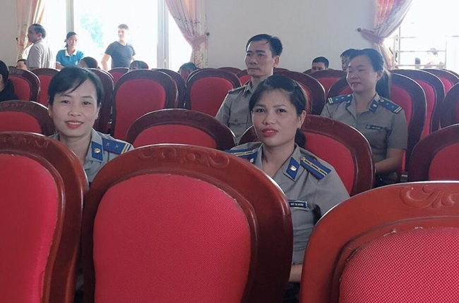 Cán bộ, công chức, người lao động Chi cục THADS huyện Hà Trung tham gia hiến máu tình nguyện năm 2020