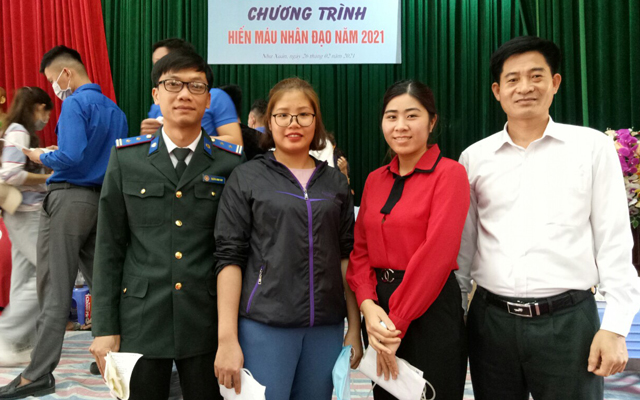 Cán bộ, công chức, người lao động Chi cục THADS huyện Như Xuân tham gia hiến máu tình nguyện năm 2021
