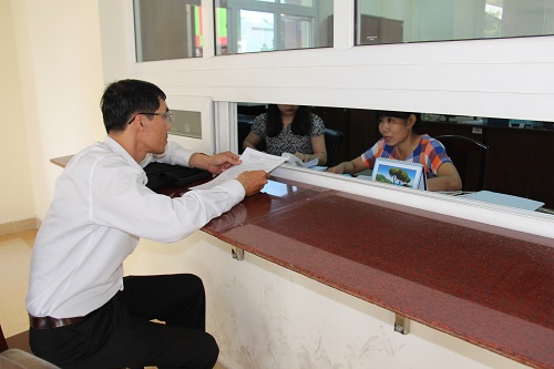 Cục Thi hành án dân sự thành phố Hồ Chí Minh đã trao quyết định thi hành án đầu tiên theo cơ chế “một cửa”  và  thí điểm hỗ trợ trực tuyến yêu cầu thi hành án
