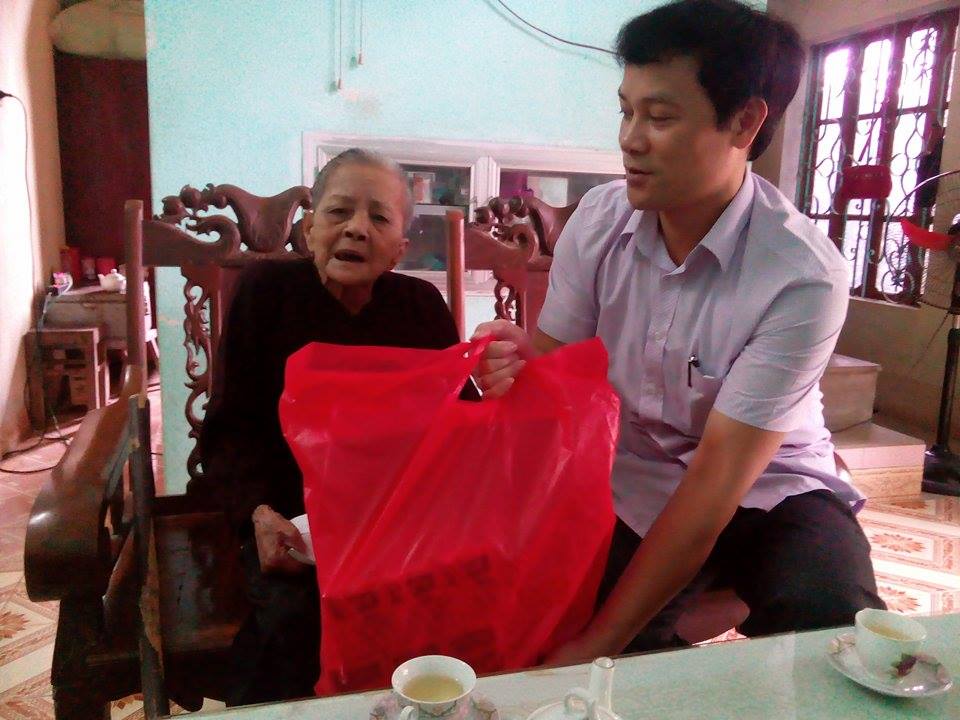 Chi cục Thi hành án dân sự thành phố Tuyên Quang  thăm hỏi và tặng quà gia đình thân nhân liệt sỹ nhân kỷ niệm 69 năm Ngày Thương binh, liệt sỹ
