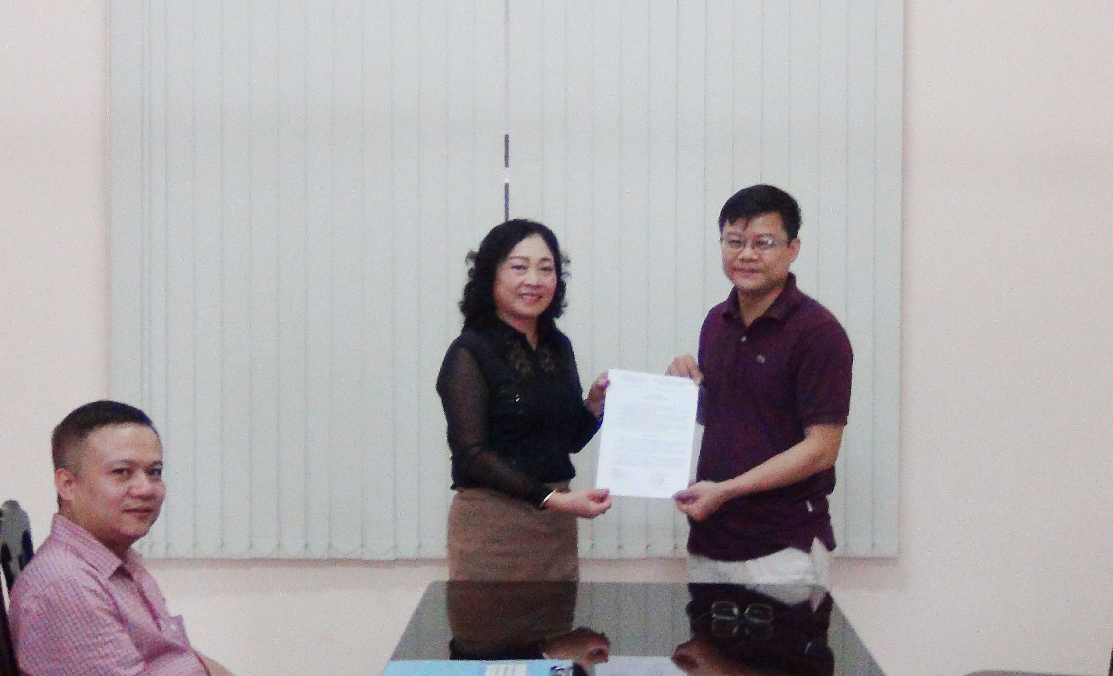 Công bố, trao quyết định điều động công chức Cục Thi hành án dân sự tỉnh Tuyên Quang.
