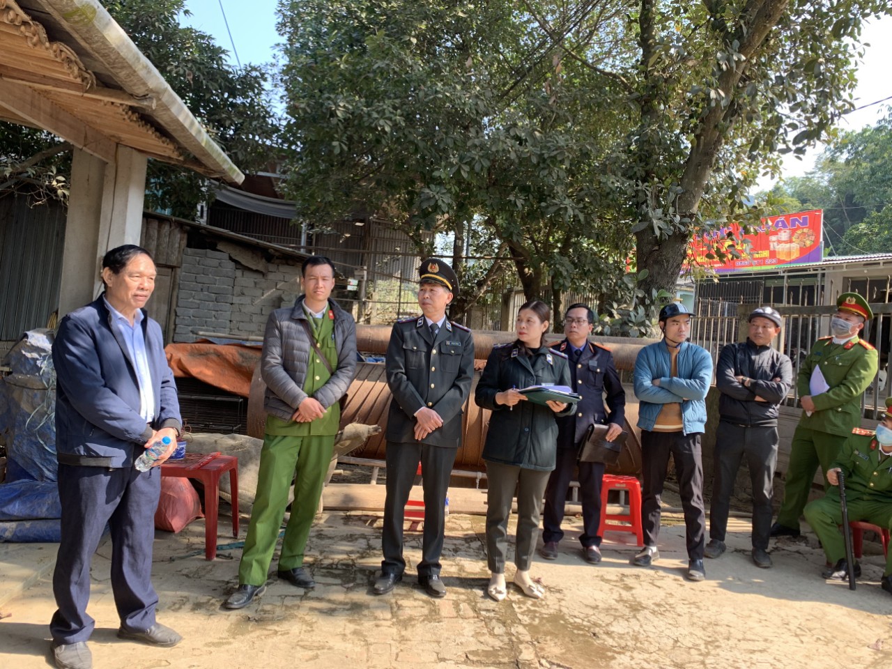Chi cục THADS huyện Yên Sơn tổ chức cưỡng chế thành công tài sản để giao cho người được thi hành án