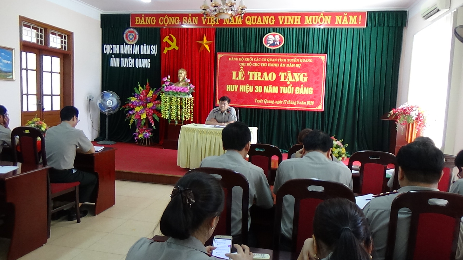 Chi bộ Cục Thi hành án dân sự tổ chức sinh hoạt chuyên đề về học tập và làm theo tư tưởng, đạo đức, phong cách Hồ Chí Minh