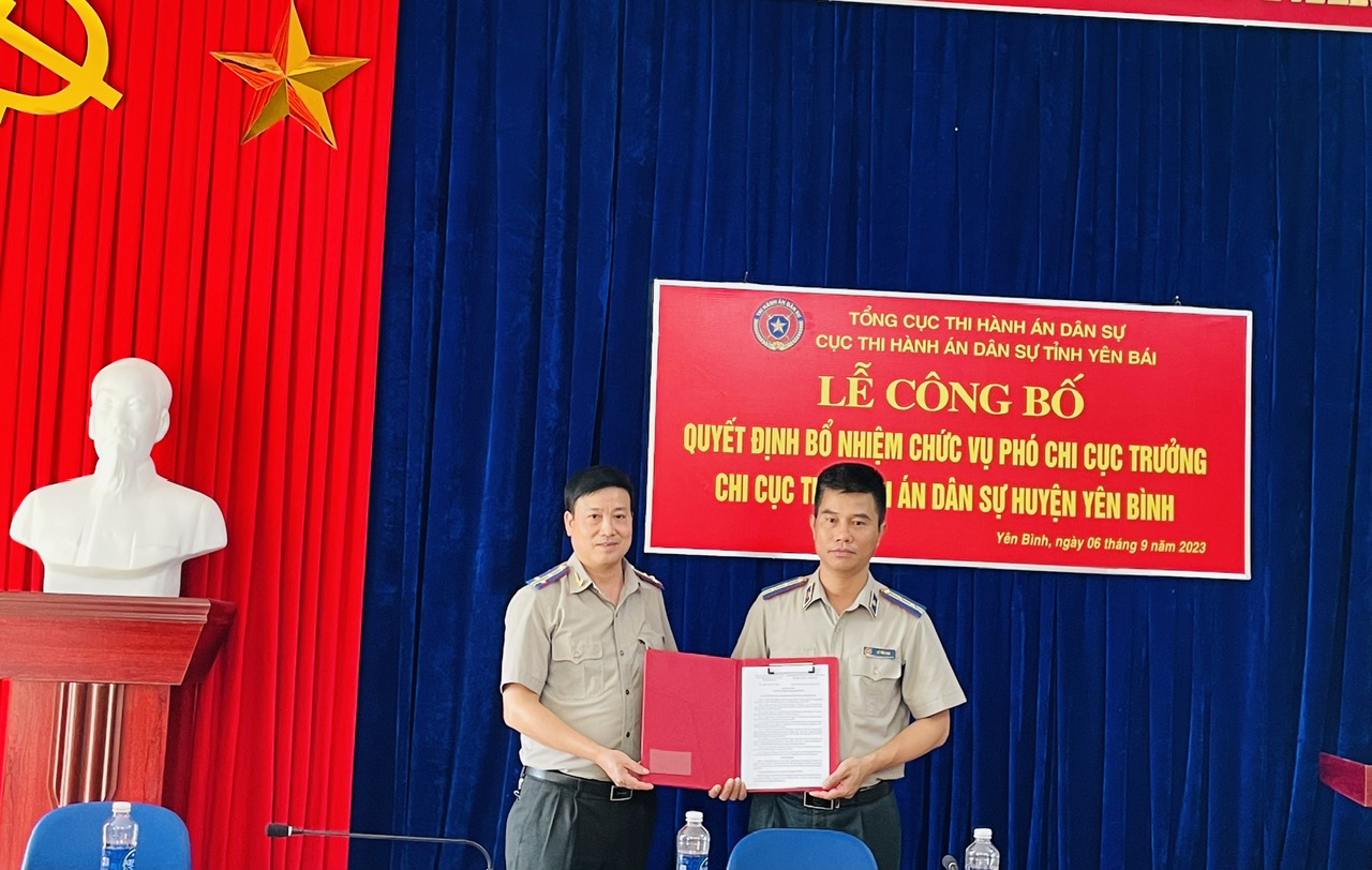 Lễ công bố  và trao  Quyết định bổ nhiệm Phó Chi cục trưởng Chi cục Thi hành án dân sự  huyện Yên Bình, tỉnh Yên Bái.