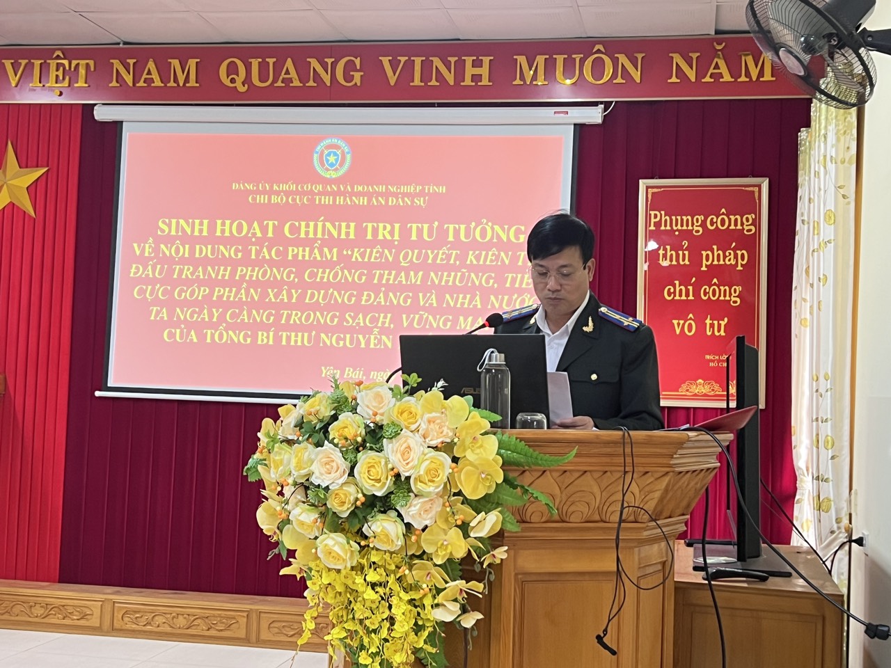 Chi bộ Cục Thi hành án dân sự tỉnh Yên Bái tổ chức Sinh hoạt chuyên đề về nội dung cuốn sách của Tổng Bí thư Nguyễn Phú Trọng.